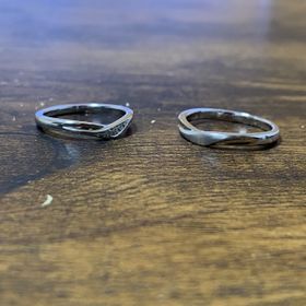 【銀座ダイヤモンドシライシの口コミ】 婚約指輪がV字ラインで重ねてつけたときに合うデザインを提案してもらいま…