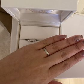 【PILOT BRIDAL(パイロットブライダル)の口コミ】 シンプルなものと迷いましたが、メレダイヤが綺麗なのと、
他のブランドの…
