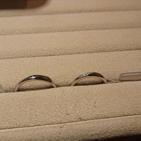 【TRECENTI(トレセンテ)の口コミ】 斜めに入った石がとても素敵で、指もきれいに見える上にさりげない石の輝…