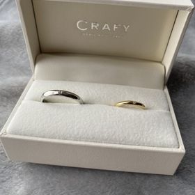 【CRAFY(クラフィ)の口コミ】 指輪のデザインはシンプルなものを希望していて、
シンプルだからこそ、世…