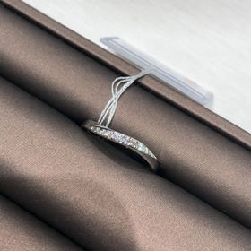 【アイプリモ(I-PRIMO)の口コミ】 ウェーブラインで際までダイヤが入っており派手すぎず上品な華やかさが気…