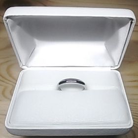 【IZURU】の口コミ シンプルな甲丸タイプの結婚指輪を探していました。
指輪のサイトをいくつ...