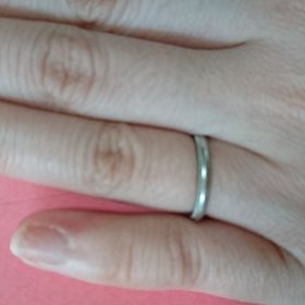 【ティファニー(Tiffany & Co.)の口コミ】 私はもともとシンプルなデザインの指輪が希望でした
。旦那さんは金銭的的…