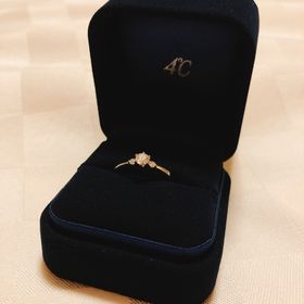 【4℃ BRIDAL(ヨンドシーブライダル)の口コミ】 
すごく素敵なデザインだったからです。もともとシンプルなものにしようと…