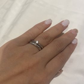 【4℃ BRIDAL(ヨンドシーブライダル)の口コミ】 婚約指輪も4℃ブライダルで購入し、絶対にこの婚約指輪に合うウェーブの結…