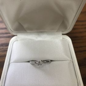 【BIJOUPIKO(ビジュピコ)の口コミ】 流れるようにメレダイヤがついているので、センターダイヤモンドがあって…