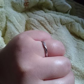 【ESTELLE(エステール)の口コミ】 シンプルなデザインが好きだったので、
一目惚れしました。
指が太いため…