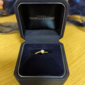 【銀座ダイヤモンドシライシの口コミ】 頂点のダイヤだけではなく、頂点までに横からも細かいダイヤがきらきらと…