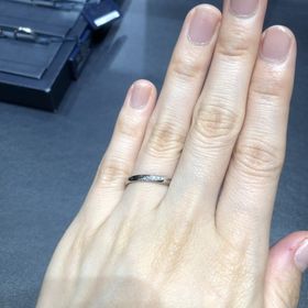 【ROYAL ASSCHER(ロイヤル・アッシャー)の口コミ】 ブランドの象徴でもあるクラウンシリーズの結婚指輪とのことで、華やかな…