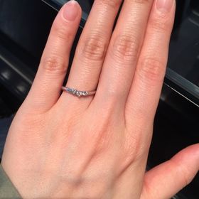 【エクセルコダイヤモンド(EXELCO DIAMOND)の口コミ】 ダイヤが3つ程度付いているのもでさがしており、好みでした。また、いくつ…