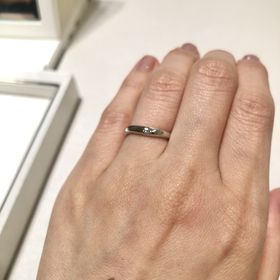 【MIKIMOTO(ミキモト)の口コミ】 石はついていないですが，深すぎないV字で指が細く見えます。ペアリングの…