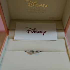 【ケイウノ ブライダル(K.UNO BRIDAL)の口コミ】 ダイヤモンドのカットがディズニーになっており、リングのデザインもディ…