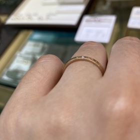 【俄(にわか)の口コミ】 私が試着したこの「ことほぎ」は、デザイン性の高いリングが多い俄の商品…