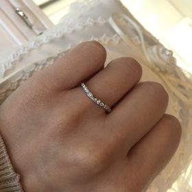 【俄(にわか)の口コミ】 ハーフエタニティです。V字にもなっているので、指が綺麗に見えます。もと…