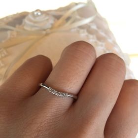 【COLANY(コラニー)の口コミ】 ハーフエタニティほどダイヤはなくて良いけど、1つも寂しいなあと思ってい…