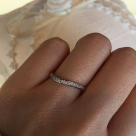 【LUCIE(ルシエ)の口コミ】 ストレートタイプのハーフエタニティとは違い、ねじれがあるデザイン。そ…