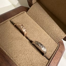 【Makana(マカナ)の口コミ】 シンプルな結婚指輪ではなく、デザインのある指輪を求めていました。その…