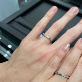 【ラザール ダイヤモンド(LAZARE DIAMOND)の口コミ】 手に馴染みがよく、さりげなく付けられる
デザイン的に指が細く見えて、少…