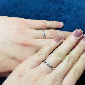 【銀座ダイヤモンドシライシの口コミ】 リングの部分にラインの入ったデザインが気に入りました。単石を主張しす…