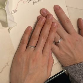 【アイプリモ(I-PRIMO)の口コミ】 つけ心地がよく、ほどよく個性も出せるものを探していました。婚約指輪と…