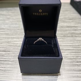 【TRECENTI(トレセンテ)の口コミ】 大きさよりもダイヤの輝きが映えるデザインに感動◎
リングのつくりが、手…