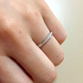 【LEHAIM(レハイム)の口コミ】 ストレートでさっぱりしたデザインの中に、女性はメレダイヤがナナメにた…