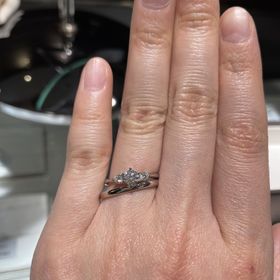 【アイプリモ(I-PRIMO)の口コミ】 メレダイヤが着いている婚約指輪がいいなと思っている方にオススメです！
…