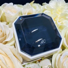 【4℃ BRIDAL(ヨンドシーブライダル)の口コミ】 指輪の形とダイヤのカットの仕方、それを留めてる留め金がひと工夫されて…