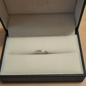 【GALA JEWELRY(ガラジュエリー)の口コミ】 結婚指輪の素材はプラチナを希望していました。リングを試着する前は石な…
