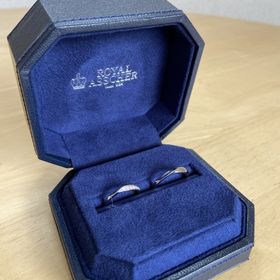 【ROYAL ASSCHER(ロイヤル・アッシャー)の口コミ】 婚約指輪と重ね付けすることを考えて、婚約指輪と同じブランドであるロイ…