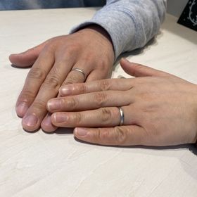 【BONDS(ボンズ)の口コミ】 マットな質感と一筋入ったななめのラインというシンプルなデザインに惹か…