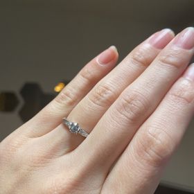 【ケイウノ ブライダル(K.UNO BRIDAL)の口コミ】 結婚指輪の内側に2人のイニシャルに加えて初デートの思い出も一緒に入れて…