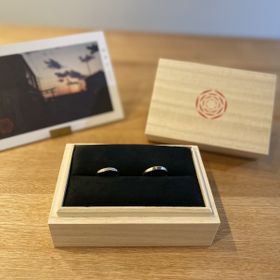 【出雲結(いずもゆい)の口コミ】 ひとつひとつの指輪にコンセプトがあり、その中でも私たちは「縁結」とい…