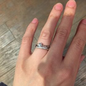 【ラザール ダイヤモンド(LAZARE DIAMOND)の口コミ】 斜めにダイヤがデザインされていてシンプルながらもかわいいなぁというの…