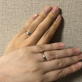 【COLANY(コラニー)の口コミ】 指輪に刻まれたグミの木の枝が、ペアで一本につながるデザインが気に入り…