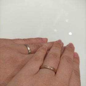 【YUKA HOJO(ユカホウジョウ)の口コミ】 ダイヤが付いているデザインがよかったのですが、キラキラしすぎないもの…