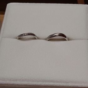 【AFFLUX(アフラックス)の口コミ】 婚約指輪とぴったり重ねづけしたいと思い探していましたが、セットリング…