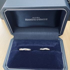 【銀座ダイヤモンドシライシの口コミ】 入ってるダイヤが派手過ぎず、少し角があるウェーブでつけた時に手が綺麗…