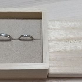 【YUKA HOJO(ユカホウジョウ)の口コミ】 槌目が入ったデザインでキラキラしすぎず、温かみのあるデザインが気に入…