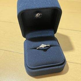 【4℃ BRIDAL(ヨンドシーブライダル)の口コミ】 プロポーズでもらった婚約指輪がセットリングでした。他のデザインも見ま…