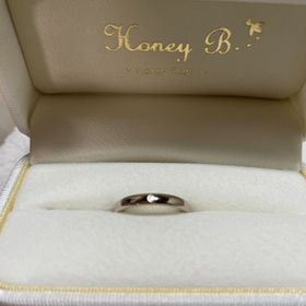 【Honey Bride(ハニーブライド)の口コミ】 デザインは飽きがこないものでシンプルな物を探しておりましたので、ステ…