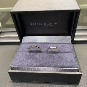 【ラザール ダイヤモンド(LAZARE DIAMOND)の口コミ】 ストレートのプラチナのデザインで探してました。女性側の指輪は、大きい…