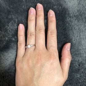 【RosettE(ロゼット)の口コミ】 ダイヤの周りが流れ星のように小さいダイヤがたくさん散りばめられている…