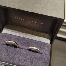 【ラザール ダイヤモンド(LAZARE DIAMOND)の口コミ】 夫の指輪は『ブリス』という鍛造のストレートの形にしました。私の指輪は…