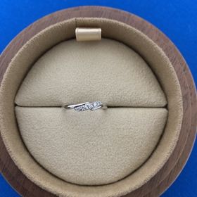 【COLANY(コラニー)の口コミ】 デザインが気に入り、即決でした。指を綺麗に見せてくれるデザインなのが…