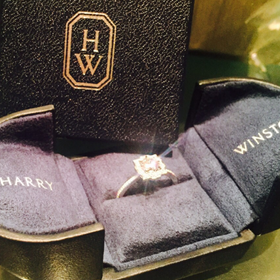 【ハリー・ウィンストン(Harry Winston)の口コミ】 どの商品よりも、光が当たった際に美しく輝いており、綺麗なカットだった…