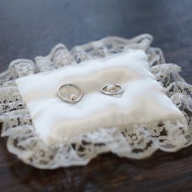 【4℃ BRIDAL(ヨンドシーブライダル)の口コミ】 素材はプラチナ、ウェーブラインで指輪を探しました。ウェーブの幅やひね…