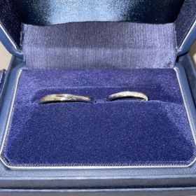 【銀座ダイヤモンドシライシの口コミ】 たくさんたくさん悩んでブーケにしました。
シンプルすぎず派手すぎずのデ…