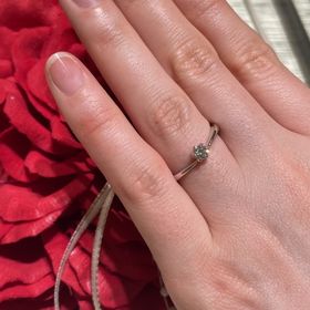 【TRECENTI(トレセンテ)の口コミ】 気に入った結婚指輪との重ね付けをした際に、ストレートなものよりもすっ…