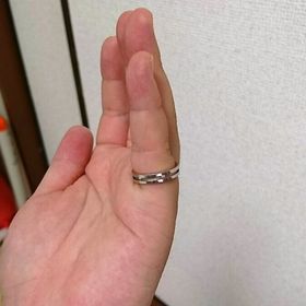 【VERITE(ベリテ)の口コミ】 シンプルなデザインながら、従来の結婚指輪とは違うものを探していたら見…